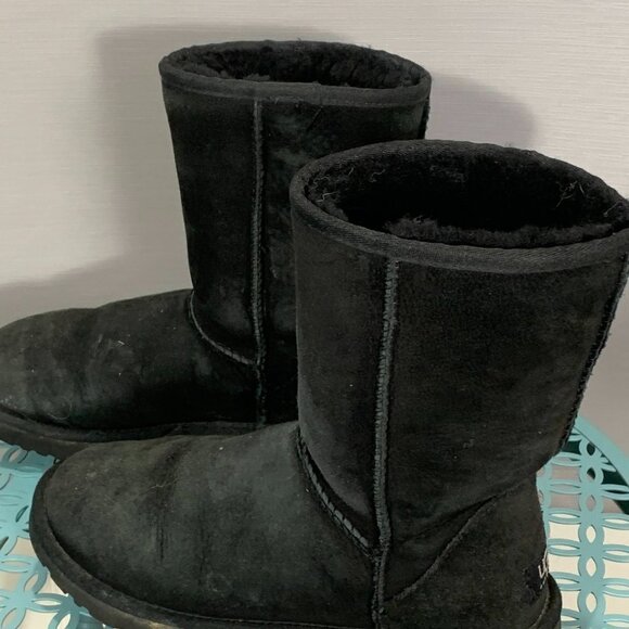 Ugg Classic Short Boots Womens 6 Black Leather Upper Sheepskin Lining Pull On - Picture 2 of 10
